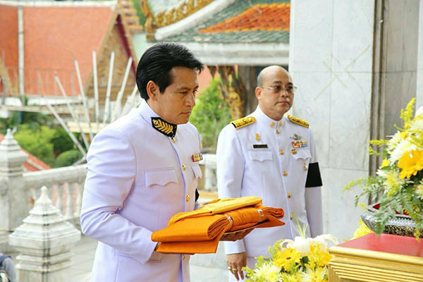 โปรดเกล้าฯ บิณฑ์ บรรลือฤทธิ์ ผู้แทนพระองค์ ทอดกฐินพระราชทาน
