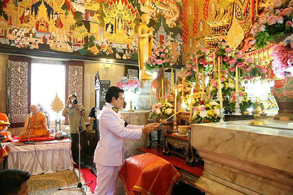 โปรดเกล้าฯ บิณฑ์ บรรลือฤทธิ์ ผู้แทนพระองค์ ทอดกฐินพระราชทาน