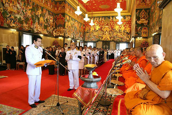 โปรดเกล้าฯ บิณฑ์ บรรลือฤทธิ์ ผู้แทนพระองค์ ทอดกฐินพระราชทาน