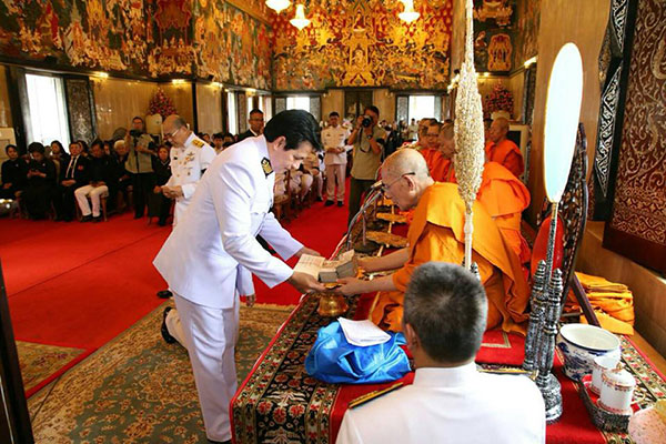 โปรดเกล้าฯ บิณฑ์ บรรลือฤทธิ์ ผู้แทนพระองค์ ทอดกฐินพระราชทาน