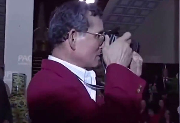 พระราชอารมณ์ขันของพ่อ...เมื่อครั้งทรงถ่ายรูปด้วยพระองค์เอง