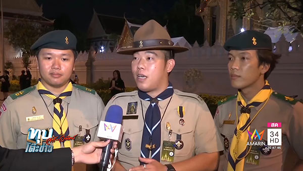 โฉมหน้าน้อง ๆ ลูกเสือช่วยงานซุ้มวางดอกไม้จันทน์ บอก..ขอทำเพื่อในหลวง ร.9