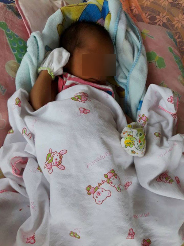 พลิกล็อก ! หนุ่มร่ำไห้อุ้มลูกแรกเกิด ที่แท้เข้าใจผิดคิดว่าเมียมีผู้ชายใหม่ 