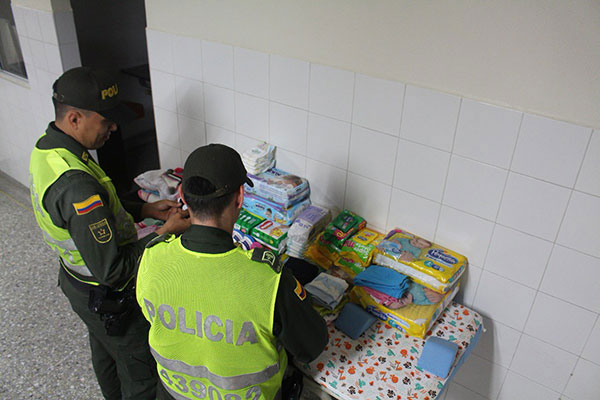 สลดหนัก แม่ใจยักษ์ทิ้งลูกแรกเกิดในกองขยะ สภาพสุดเวทนา ถูกมดรุมกัดทั้งตัว