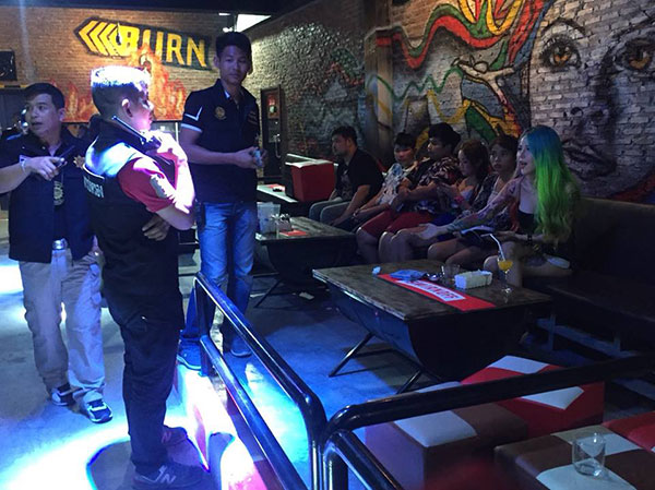 ตำรวจพัทยาบุกค้นผับ จัดปาร์ตี้ 