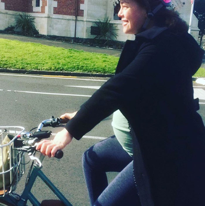 หญิงท้อง 42 สัปดาห์ปั่นจักรยานไปคลอดลูกที่โรงพยาบาล