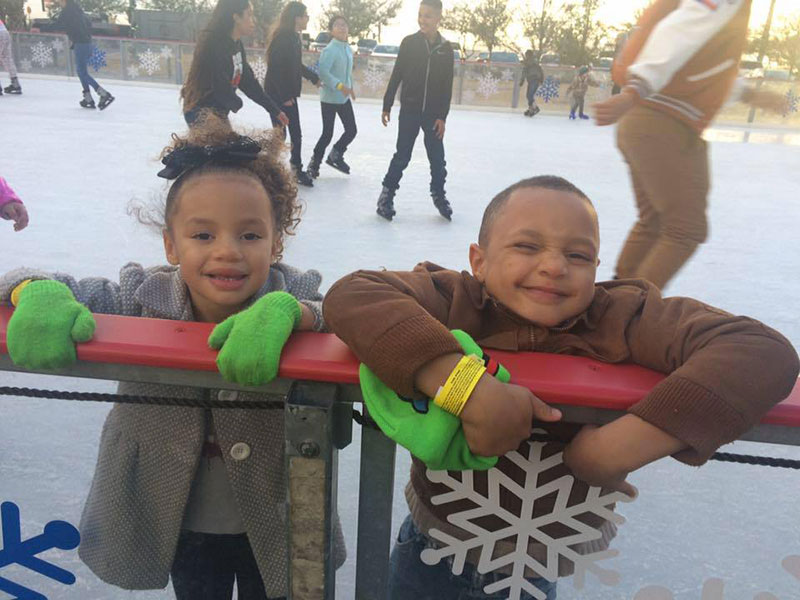 แม่ผู้เสียสละยอมแลกแม้ชีวิต กระโดดเอาตัวบังรถไม่ให้ชนลูก แต่ตัวเองดับสลด