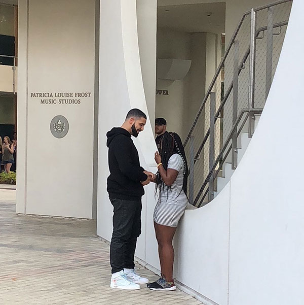 เดรก เซอร์ไพรส์นักศึกษาสาว มอบทุนค่าเรียนให้ 1.5 ล้านบาท