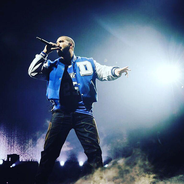 เดรก เซอร์ไพรส์นักศึกษาสาว มอบทุนค่าเรียนให้ 1.5 ล้านบาท