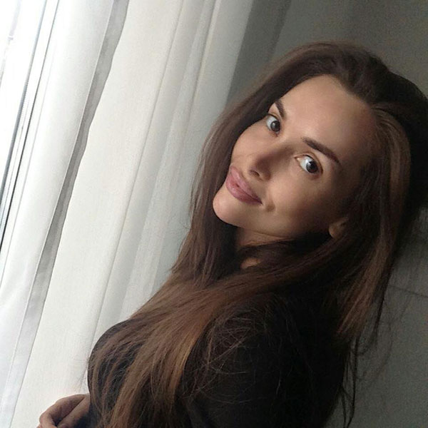 บล็อกเกอร์สาว โดนล้อนมเหลี่ยม