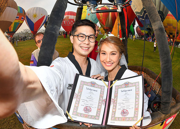 เป็นเอก-บุตรี ควงคู่บอลลูนเลิฟบอกรักบนฟ้า รับวันวาเลนไทน์ 