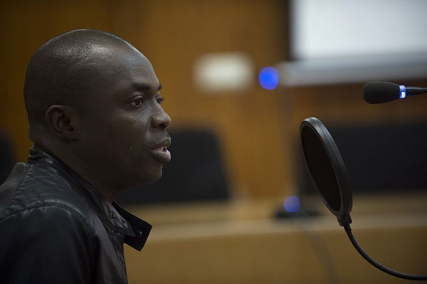 พ่อรอดคุก หลังลูก 8 ขวบถูกจับยัดใส่กระเป๋าเดินทาง ลักลอบข้ามชายแดน