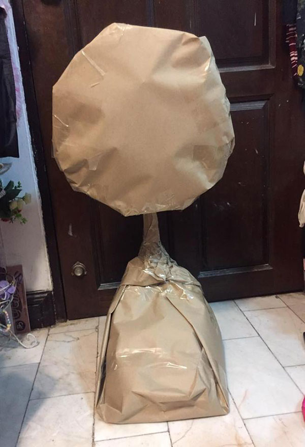 ดีใจเก้อ หนุ่มจับของขวัญปีใหม่ได้รางวัลใหญ่ สุดเงิบเมื่อแกะดูข้างใน..