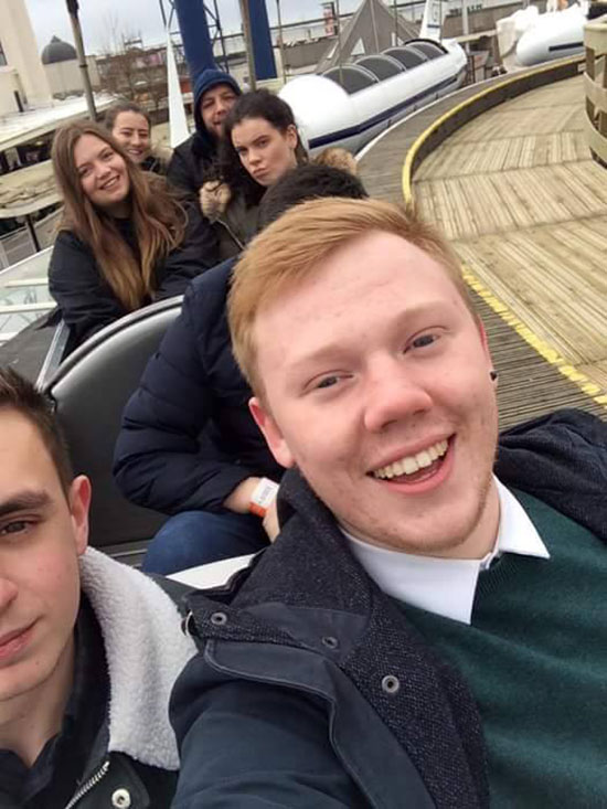 หนุ่มซื้อฟันปลอมทางเน็ต กะว่าใส่แล้วเท่ แต่เงิบหนัก