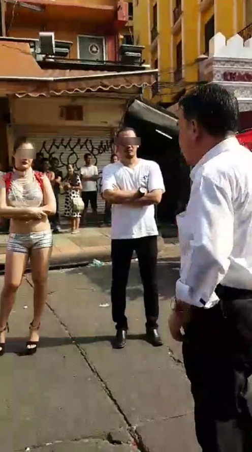 เปิดภาพถนนข้าวสาร ถูกเซตเป็นย่านเซ็กส์ทอย ทำลุงฉุนบุกโวยกลางกองถ่าย