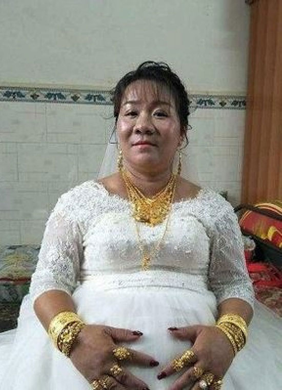 เศรษฐีนีวัย 38 ควงเจ้าบ่าววัย 23 เข้าห้องหอ พร้อมเปย์ 24.7 ล้านเป็นค่าสินสอด