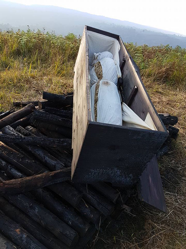 นักบิดเจอโลงศพเผาไม่หมดบนภูลมโล