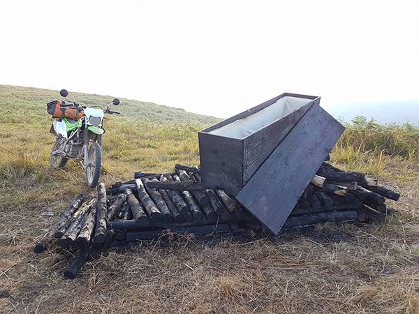 นักบิดเจอโลงศพเผาไม่หมดบนภูลมโล