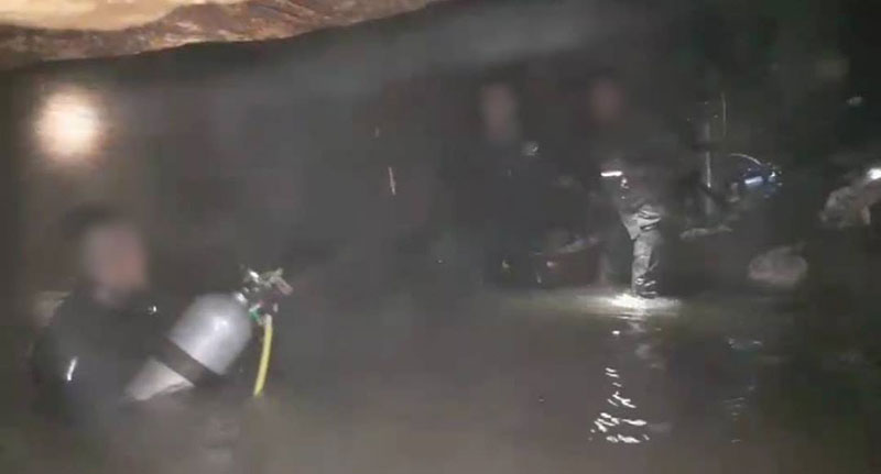 13 ชีวิตติดถ้ำหลวง 