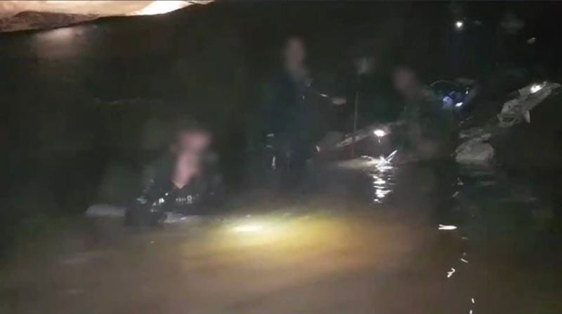 13 ชีวิตติดถ้ำหลวง 