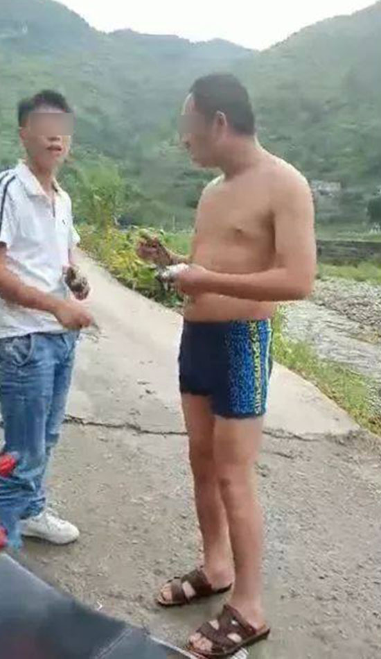 ข้าราชการแต่งกายไม่เหมาะสม