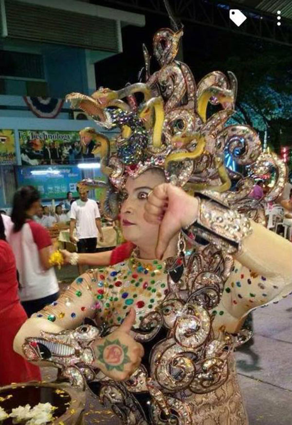 ร่างทรงพระแม่เมดูซ่า จ้องหน้าผู้ชายกลายเป็นหินทันที