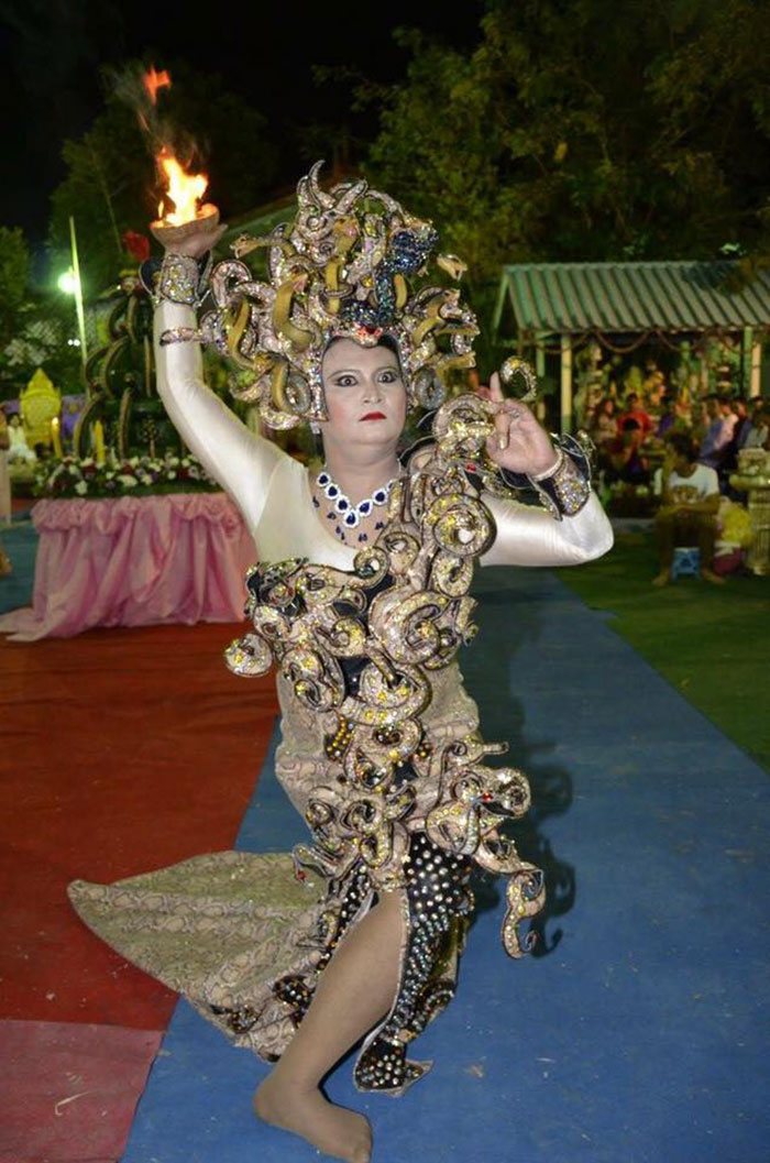 ร่างทรงพระแม่เมดูซ่า จ้องหน้าผู้ชายกลายเป็นหินทันที