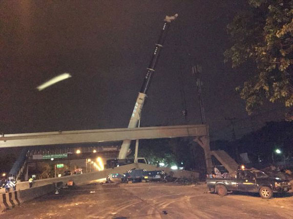 คานสะพานลอยร่วงขวางถนน ย่านรังสิต คลอง 6 