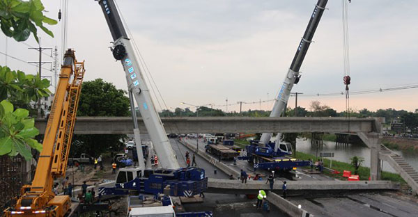 คานสะพานลอยร่วงขวางถนน ย่านรังสิต คลอง 6 