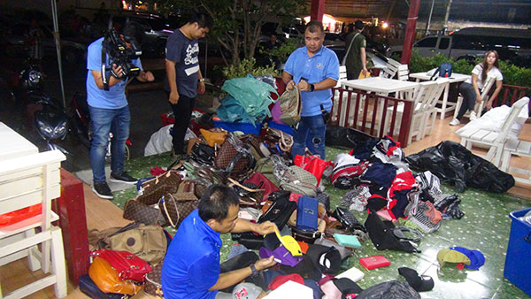 ลักลอบขายสินค้าละเมิดลิขสิทธิ์ หัวหิน