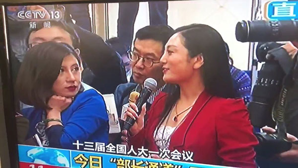 ภาพล้อเลียนนักข่าวสาว กลอกตาแรง หลังเจอคำถามเพื่อนร่วมงานแบบเพลียสุด ๆ