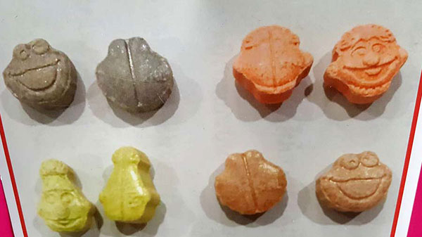 ระบาดหนัก ! จับยาอีรูปตัวการ์ตูน ใช้ปลุกเซ็กส์ - ชวนเคลิ้มเสียสาว 