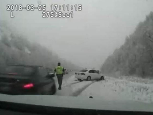 นาทีระทึก ตำรวจถูกรถชนตัวปลิว รอดตายปาฏิหาริย์ ลั่นอย่ากล่าวโทษคนขับ 