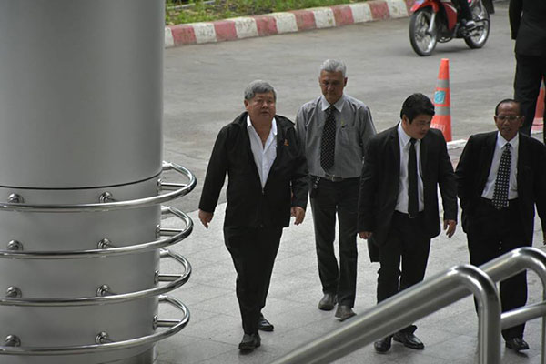 เปรมชัย พร้อมภรรยา ขึ้นศาลสู้คดีครอบครองงาช้าง