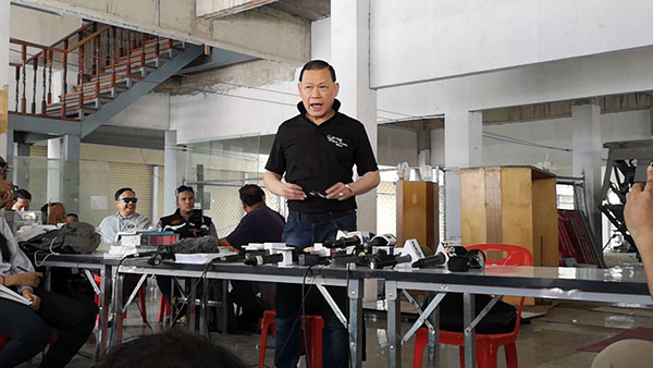 ออกหมายจับ สันธนะ ประยูรรัตน์