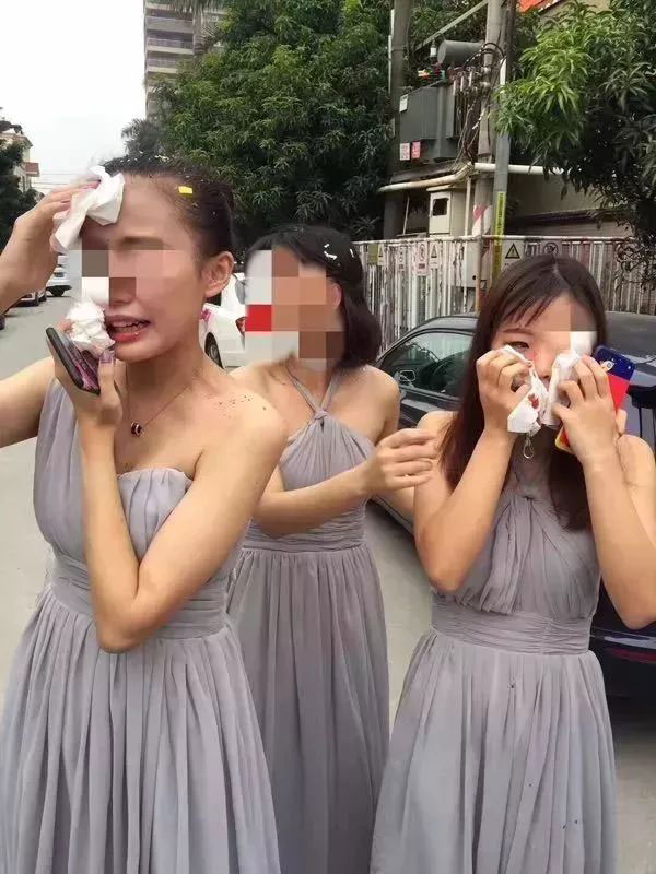 เล่นแรงไปไหม แก๊งเพื่อนคว้าค้อนทุบประตู-บุกบ้านเจ้าสาว ดุเดือดถึงขั้นได้เลือด 