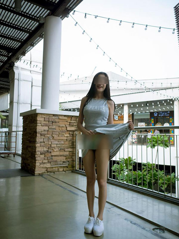 สาวโชว์ กกน. ในร้านฟาสต์ฟู้ด