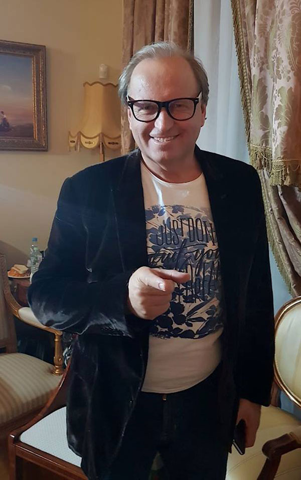 เศรษฐีรัสเซียให้ลูกเลือกเมียใหม่ให้