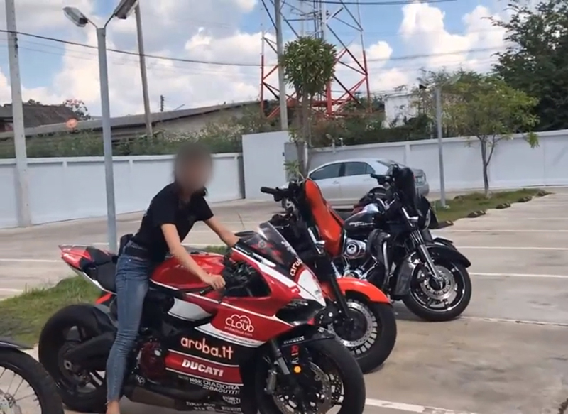 วิจารณ์สนั่น ! สาววัย 15 ขี่บิ๊กไบค์ออกทริป บิดเกือบ 200 - ขี่ไป รร. ทุกวัน