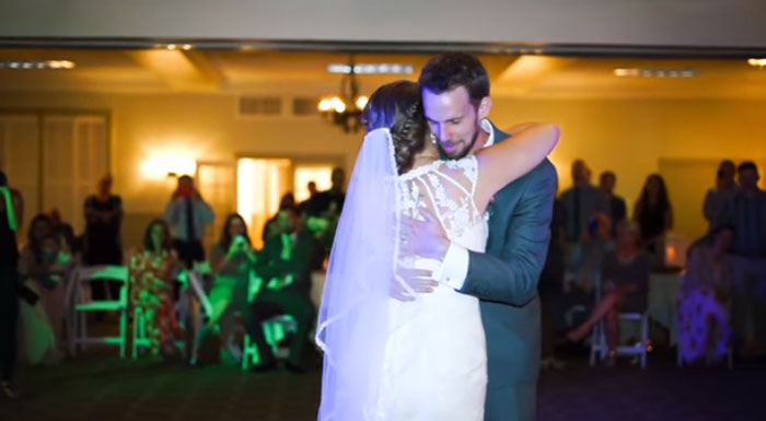 แก๊งพี่ชายทำเซอร์ไพรส์เรียกน้ำตา พาพ่อผู้ล่วงลับ มาอยู่ในงานแต่งน้องสาวอีกครั้ง