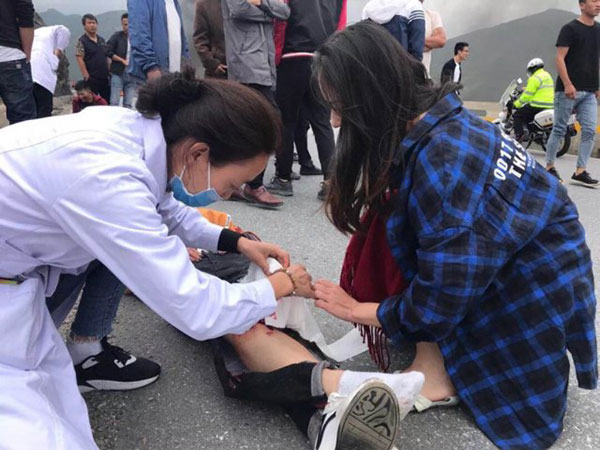 จากฮันนีมูนกลายเป็นภารกิจช่วยชีวิต นางฟ้าสาวสุดกล้า รุดช่วย 4 ชีวิตจากรถไฟไหม้