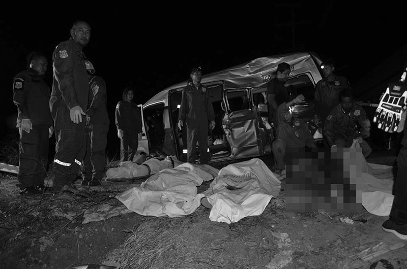 รถไฟเฉี่ยวชนรถตู้ ดับ 6 ศพ สาเหตุเจ้าหน้าที่การรถไฟชุ่ย ละเลยหน้าที่ 