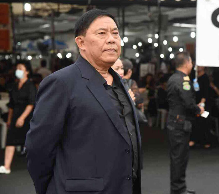 อัศวิน ขวัญเมือง 