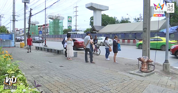 6 ล้อขับเกี่ยวศาลารอรถเมล์