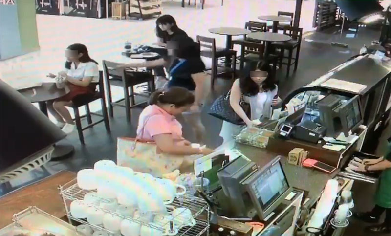 มนุษย์ป้า ด่าสาวใส่ชุดนักศึกษา