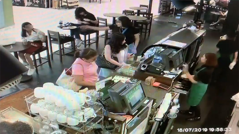 มนุษย์ป้า ด่าสาวใส่ชุดนักศึกษา