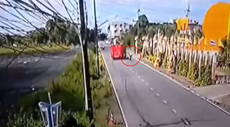 นาทีหนุ่ม 17 ขี่บิ๊กไบค์แซงรถดับเพลิงไม่พ้น เสียหลักล้ม โดนทับร่างดับสลด