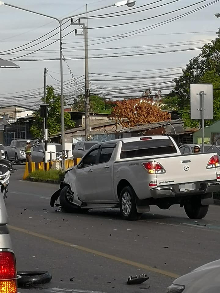 กระบะออกใหม่ไม่ถึงชั่วโมง ขับสวนเลนชนบิ๊กไบค์ ทำ 2 นร. เจ็บสาหัส