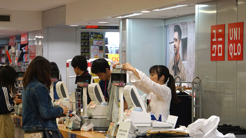 Uniqlo ทุ่มสุด พนง. ดีเด่น 3 ปี เลื่อนขั้นให้เป็นผู้บริหาร รายได้สูงสุดปีละ 8.6 ล้าน