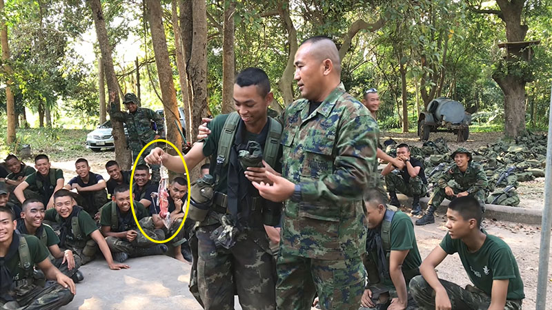 ครูฝึกทหาร สอนวิธีกินตุ๊กแก